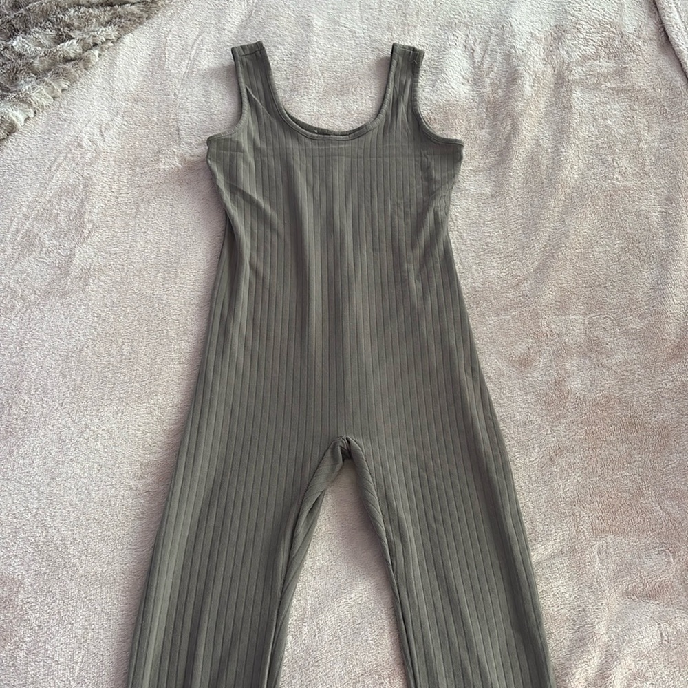 Grey body fitting jumpsuit